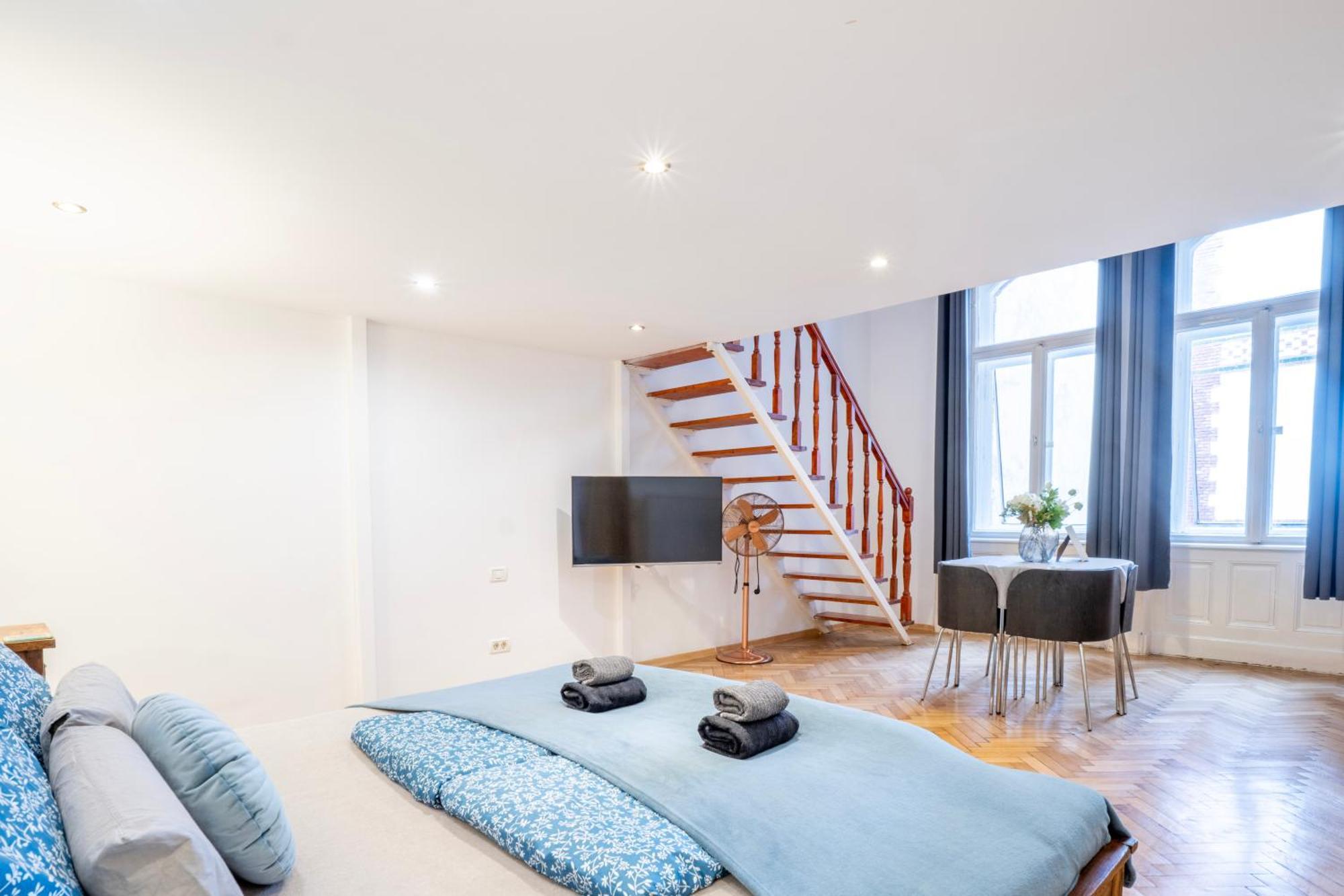 Cedar Inn Budapest - Palace District Екстер'єр фото