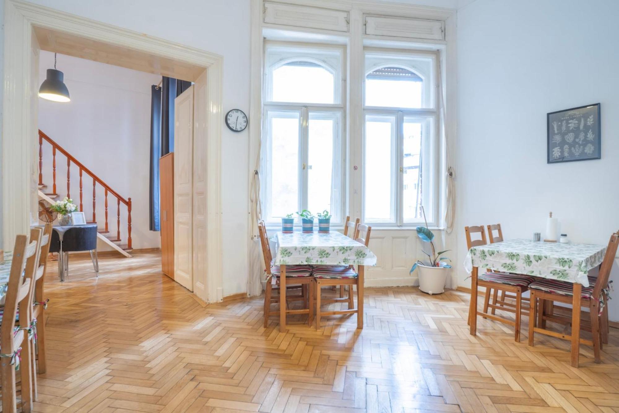 Cedar Inn Budapest - Palace District Екстер'єр фото